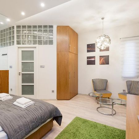 Retro Budapest Dream Suite Near The Danube Bagian luar foto