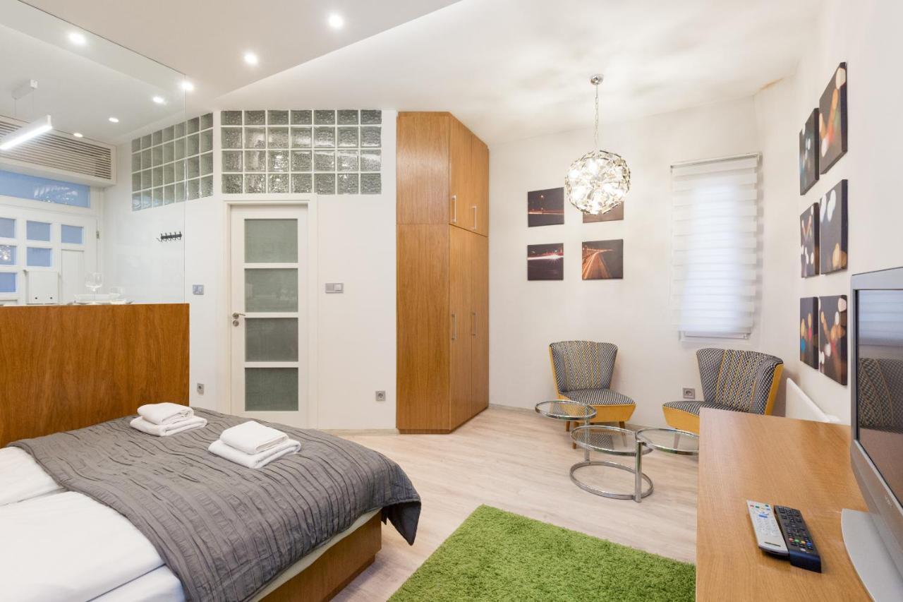 Retro Budapest Dream Suite Near The Danube Bagian luar foto